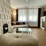 Margaret Apartment *