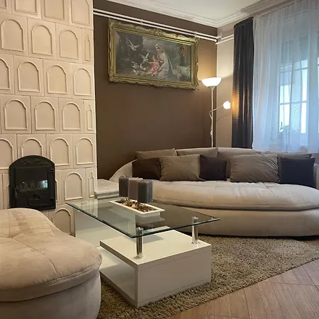 Margaret Apartment *