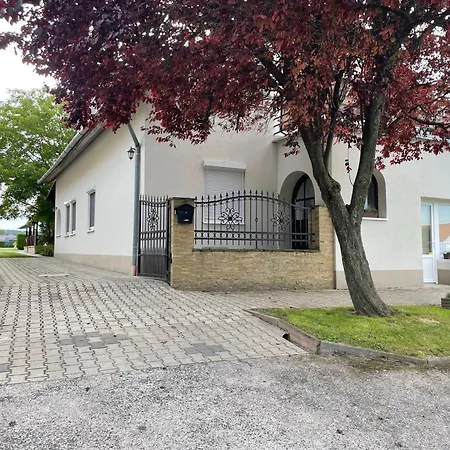 Margaret Apartman